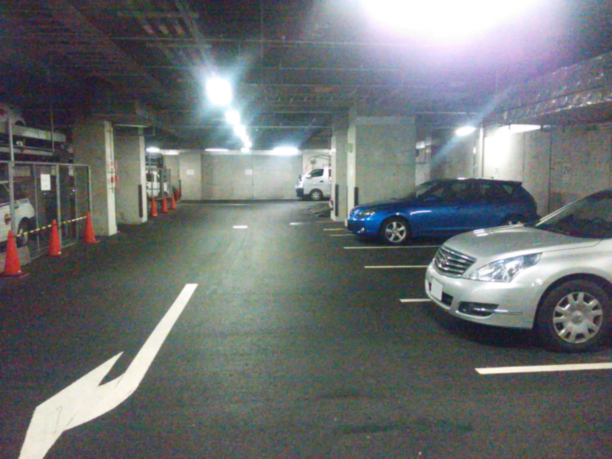 横浜花咲ビル月極駐車場