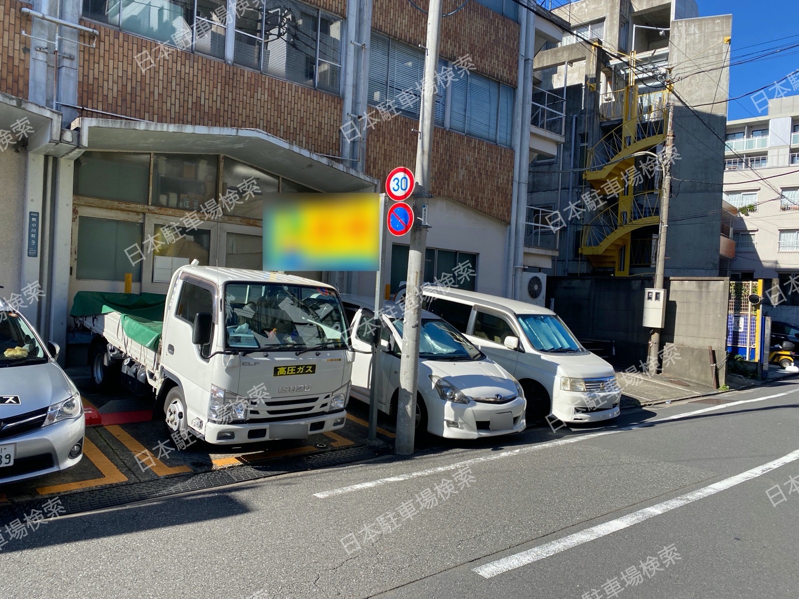 新宿区新小川町　月極駐車場