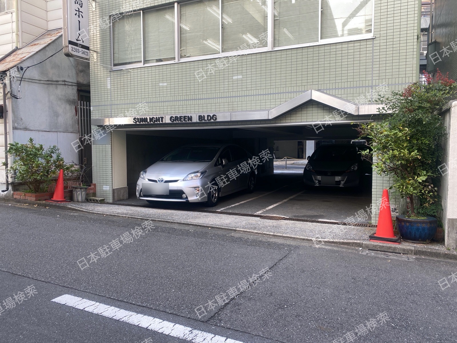 新宿区早稲田町　月極駐車場