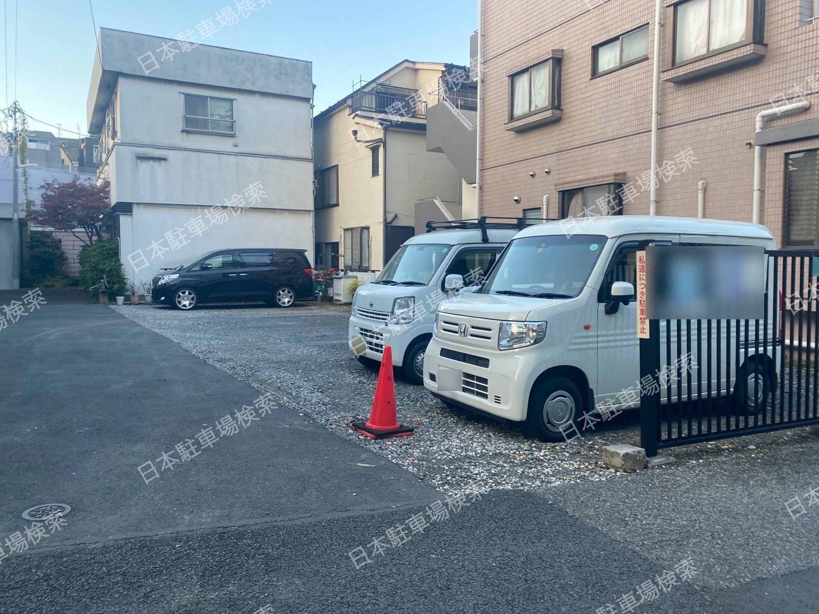 新宿区余丁町　月極駐車場