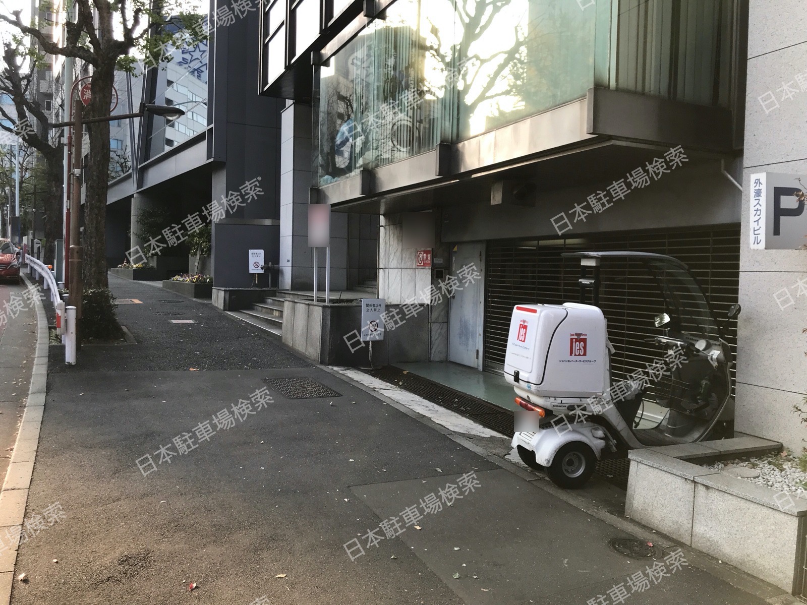 新宿区市谷本村町　月極駐車場