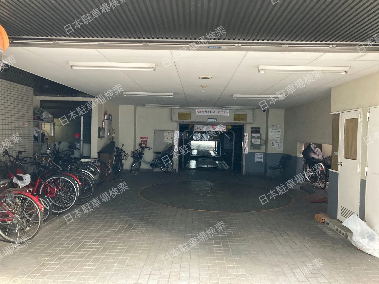 大阪市中央区南本町１丁目　月極駐車場