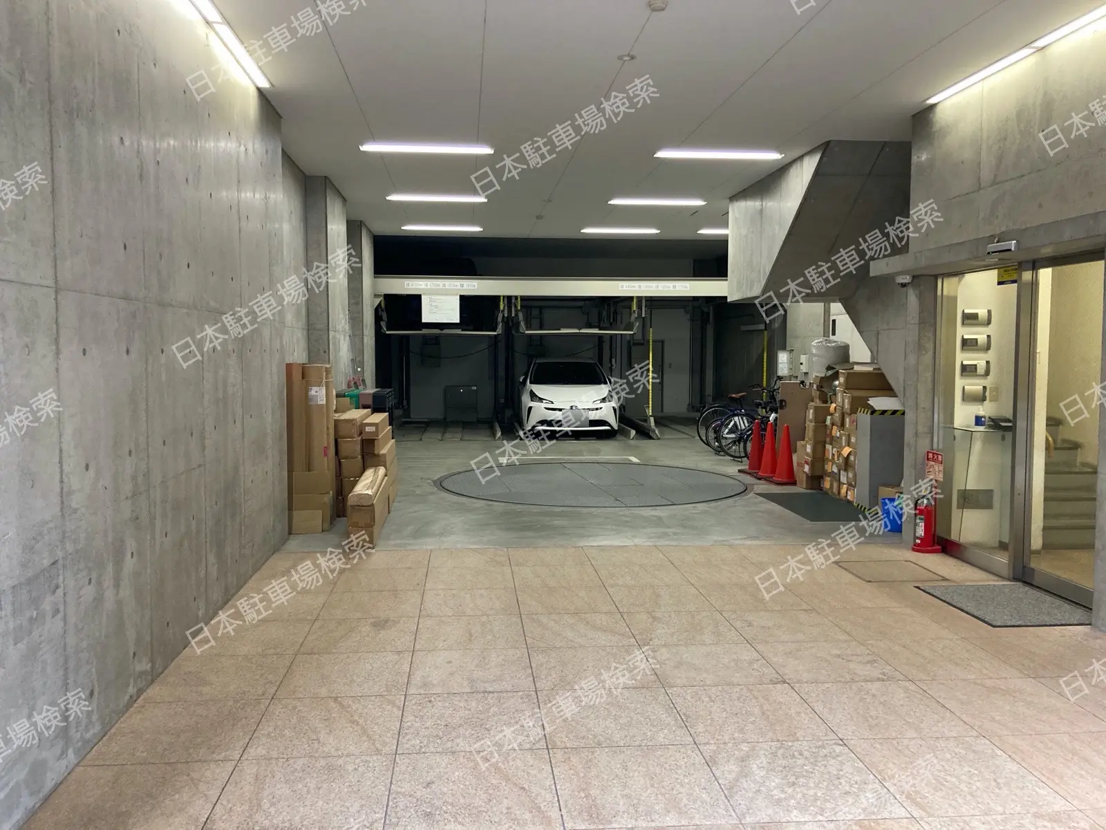 大阪市中央区南本町１丁目　月極駐車場