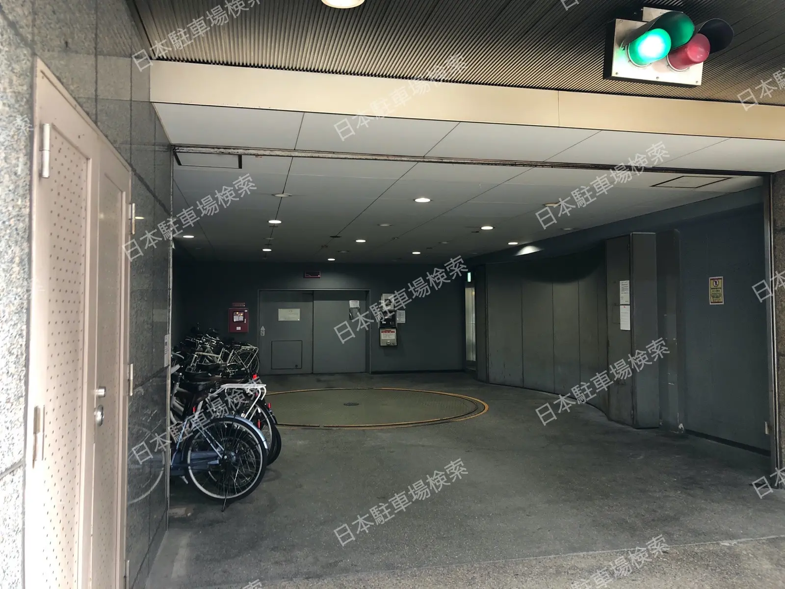 南船場２丁目11(屋内) 月極駐車場