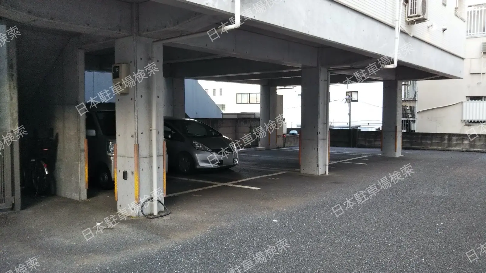 新宿区西新宿7丁目　月極駐車場