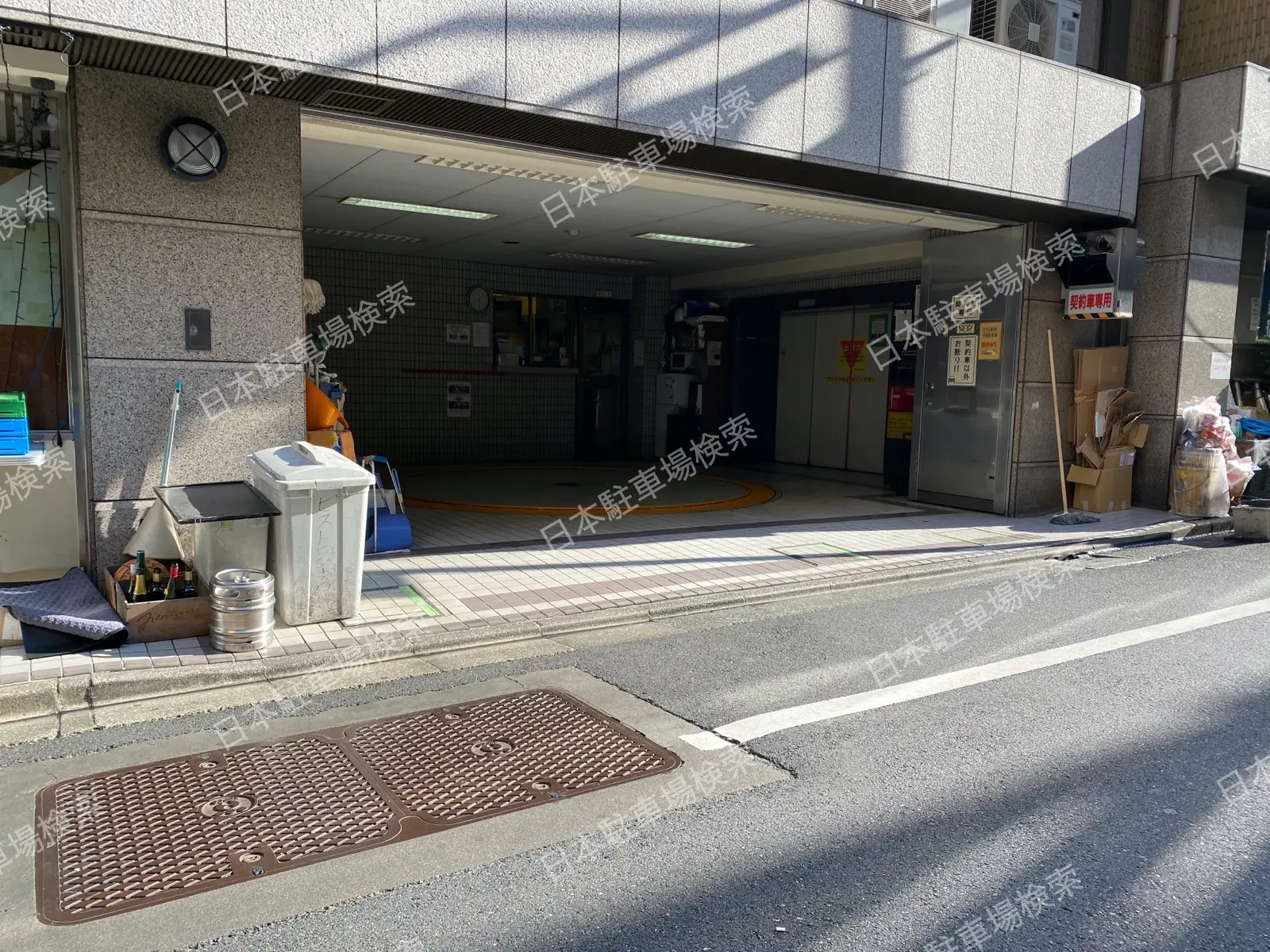 新宿区新宿３丁目　月極駐車場