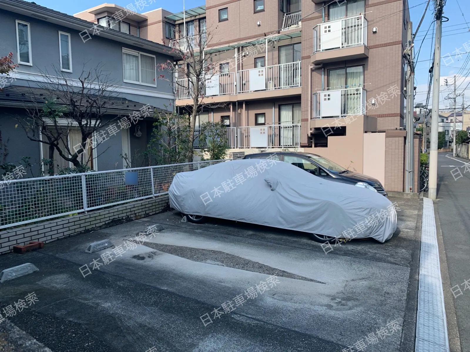 新宿区中落合４丁目月極駐車場