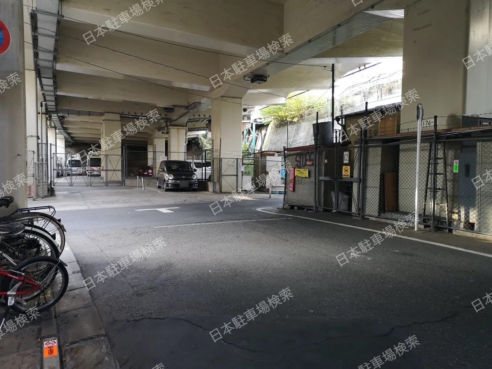 新宿区南元町　月極駐車場