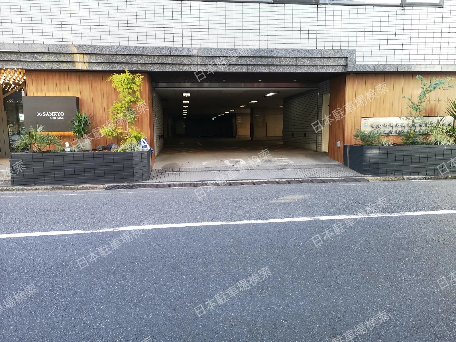 新宿区新小川町　月極駐車場