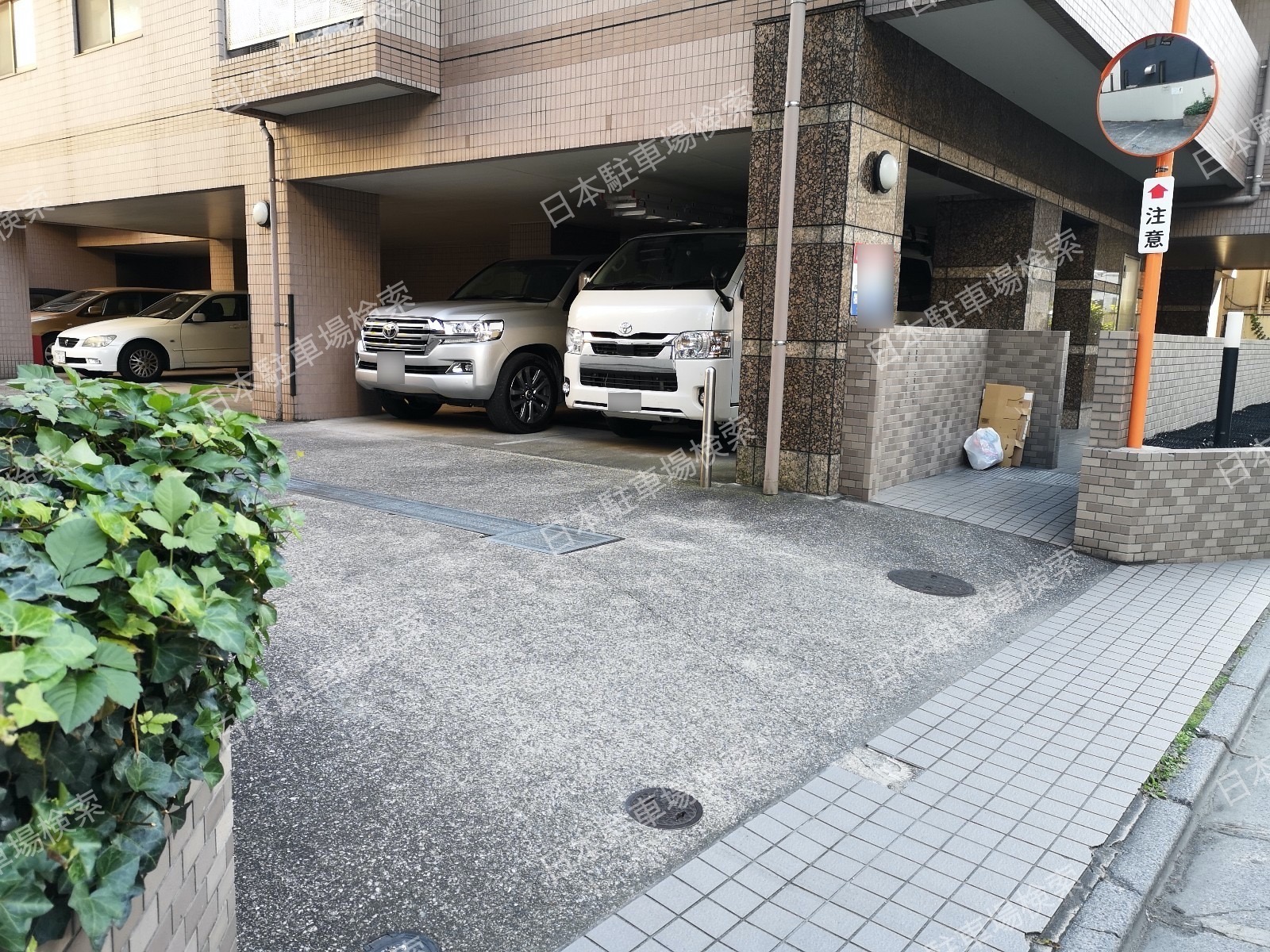 新宿区新小川町　月極駐車場