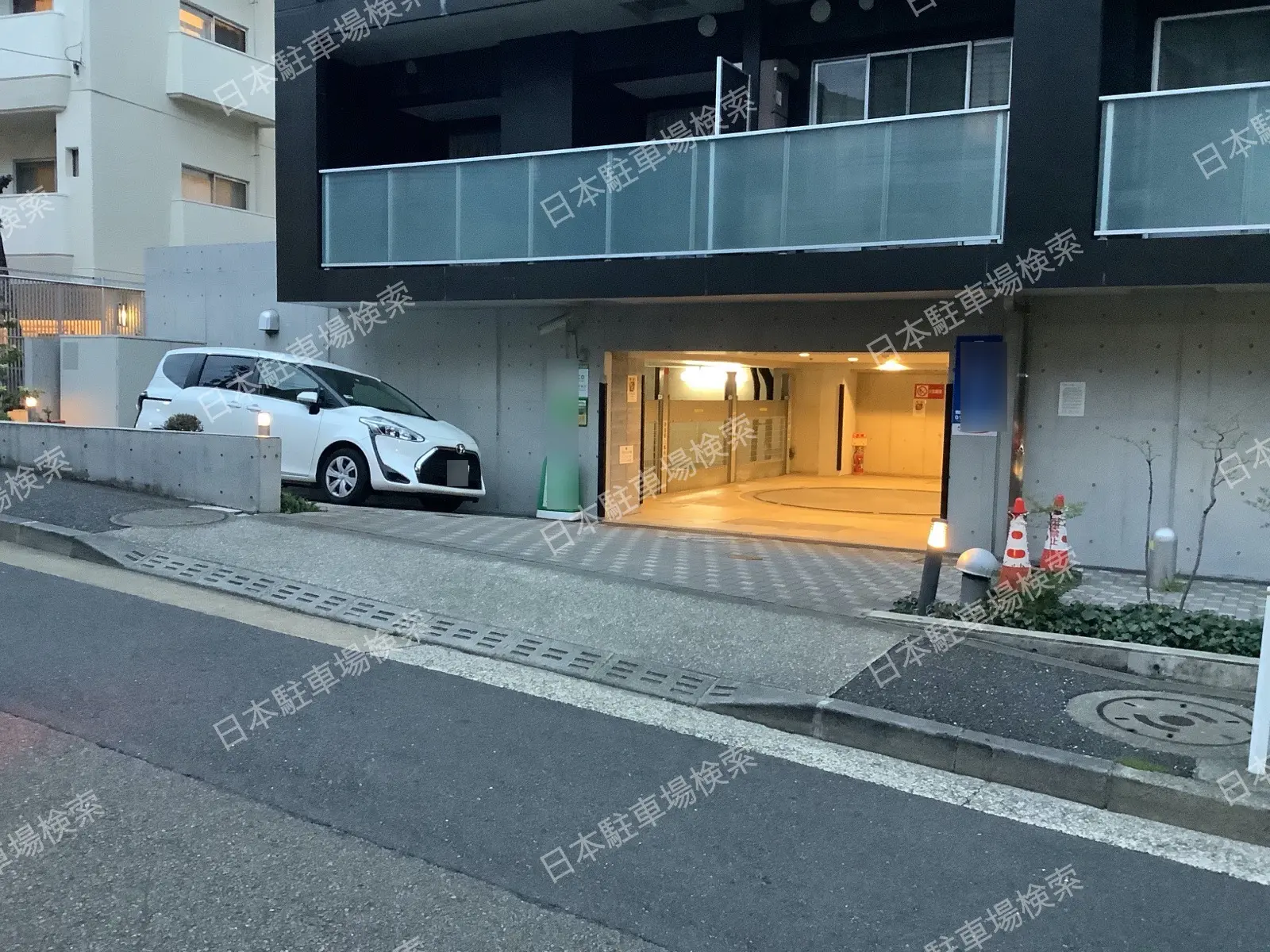 中目黒徒歩6分 屋根付き 月極め駐車場 - 東京都のその他