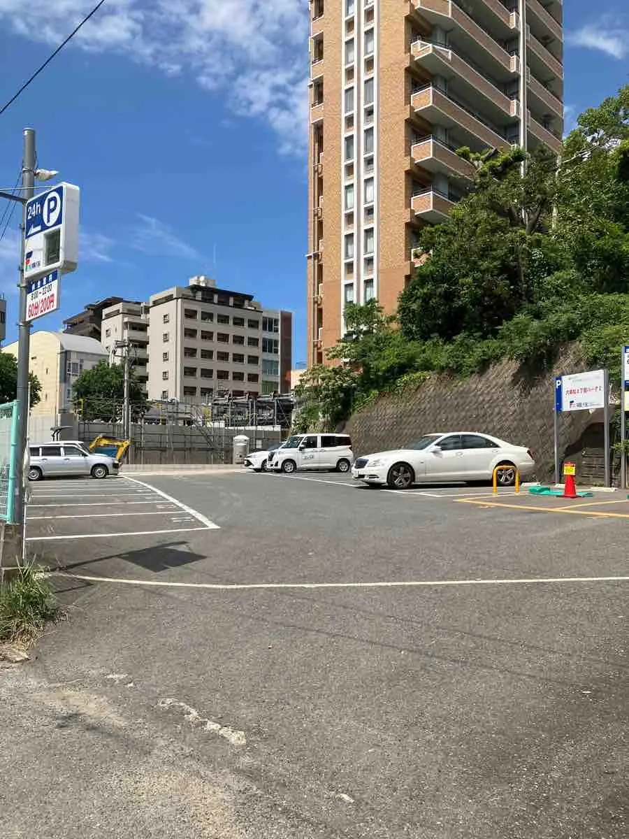 福岡市中央区六本松３丁目　月極駐車場