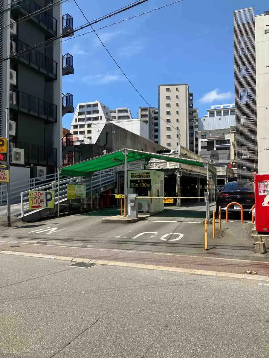 福岡市中央区天神　月極駐車場