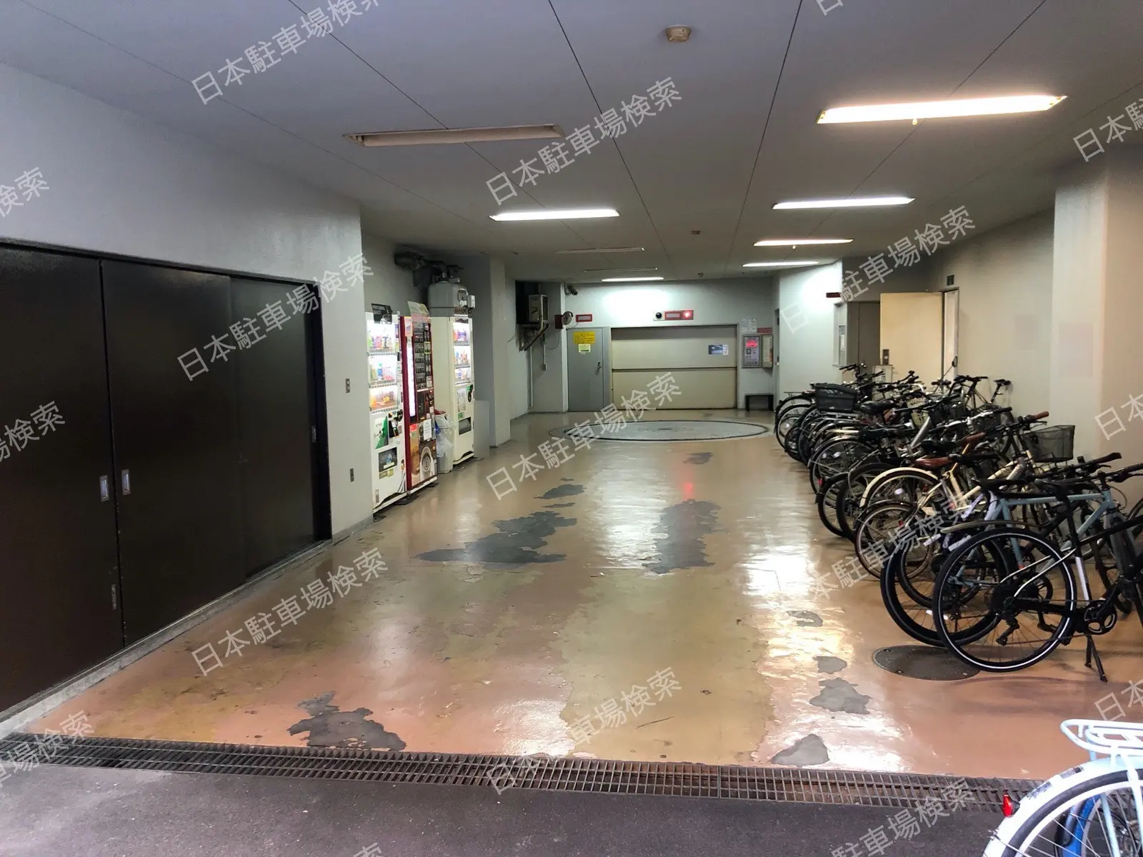 大阪市中央区博労町１丁目　月極駐車場