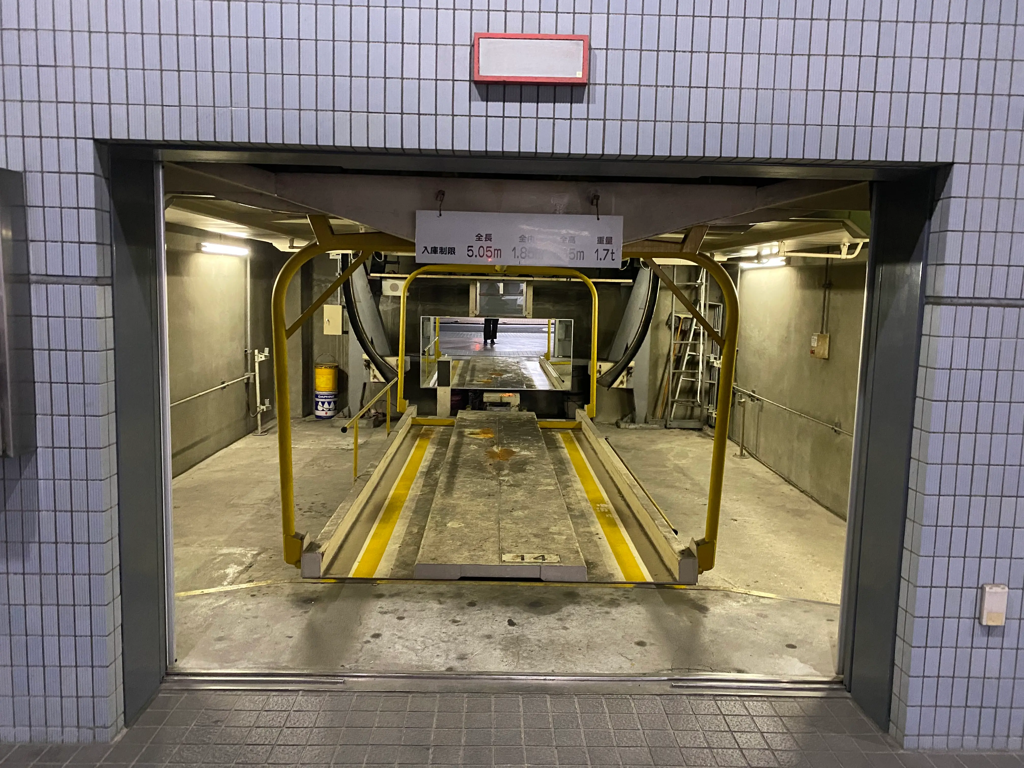 東部横浜ビル月極駐車場