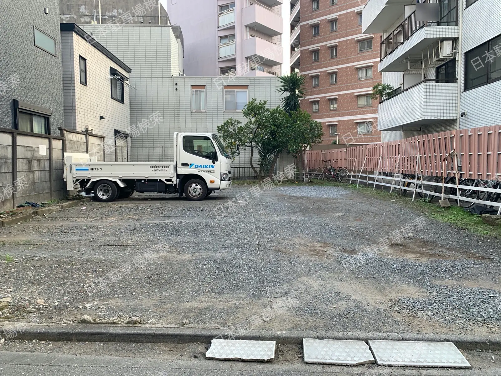 新宿区中落合３丁目月極駐車場