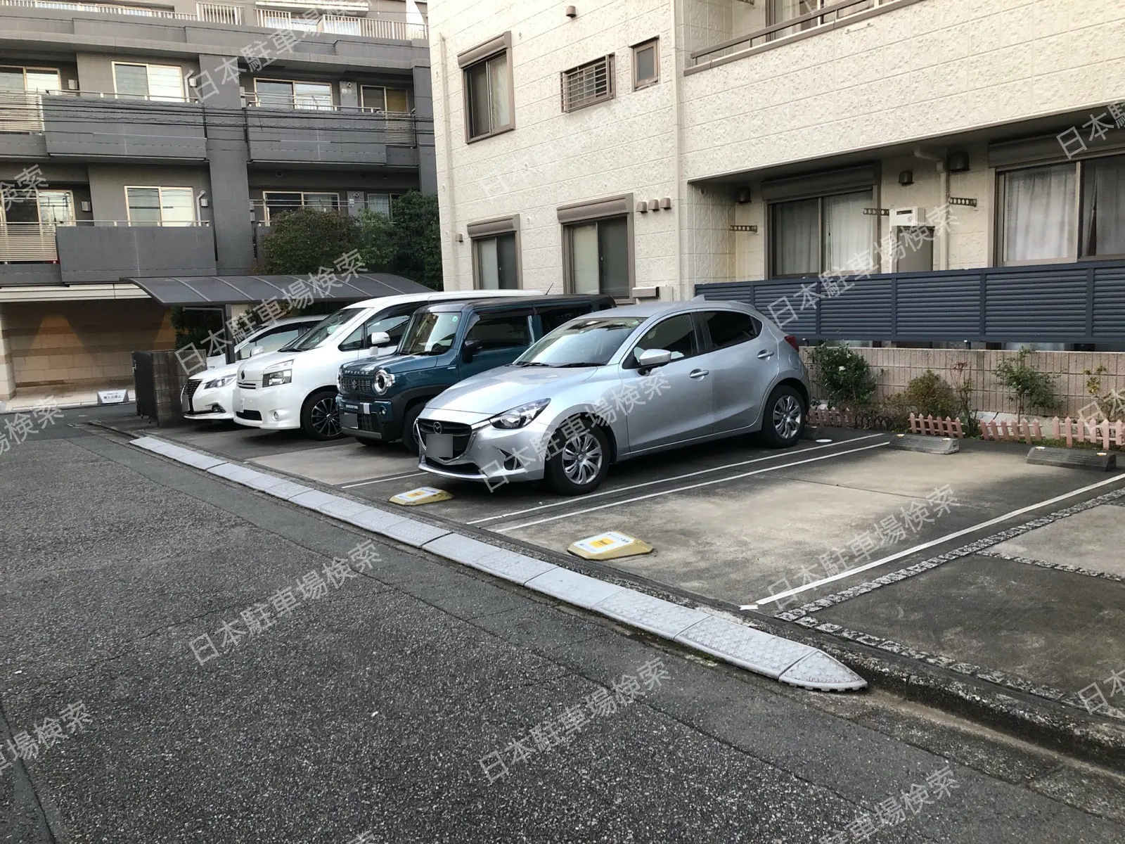 新宿区高田馬場４丁目月極駐車場