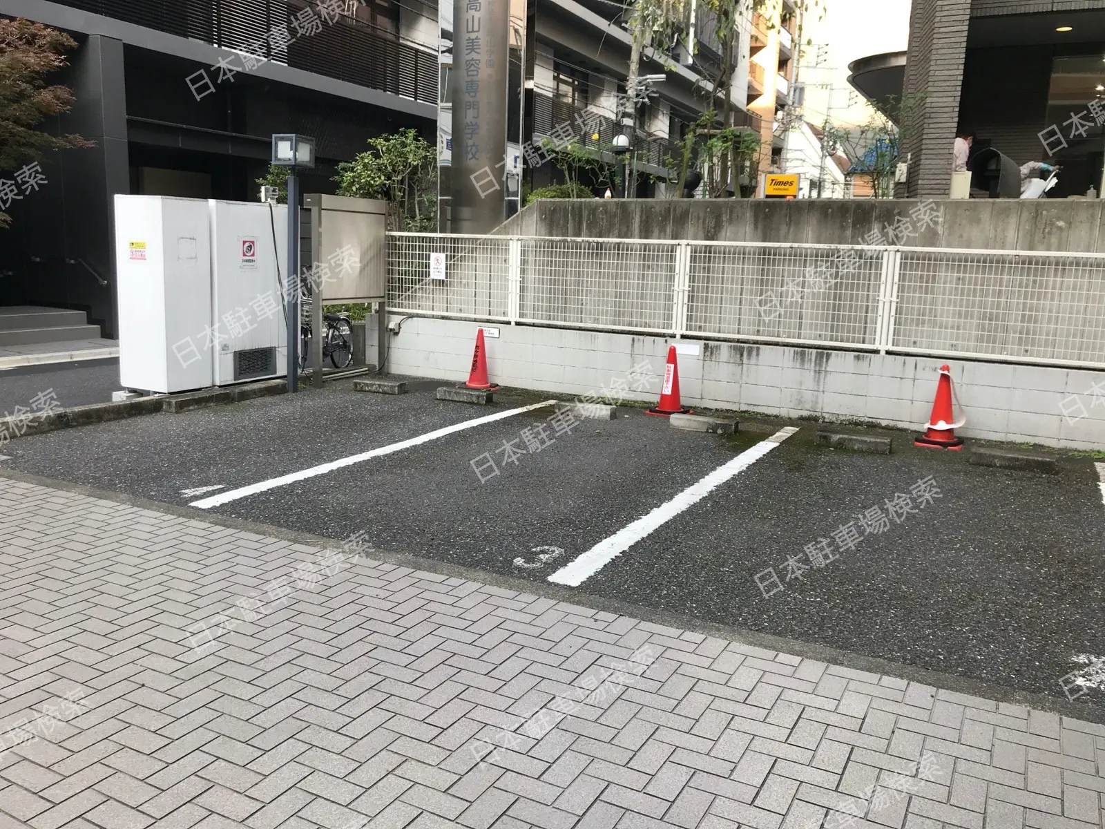 新宿区市谷本村町　月極駐車場