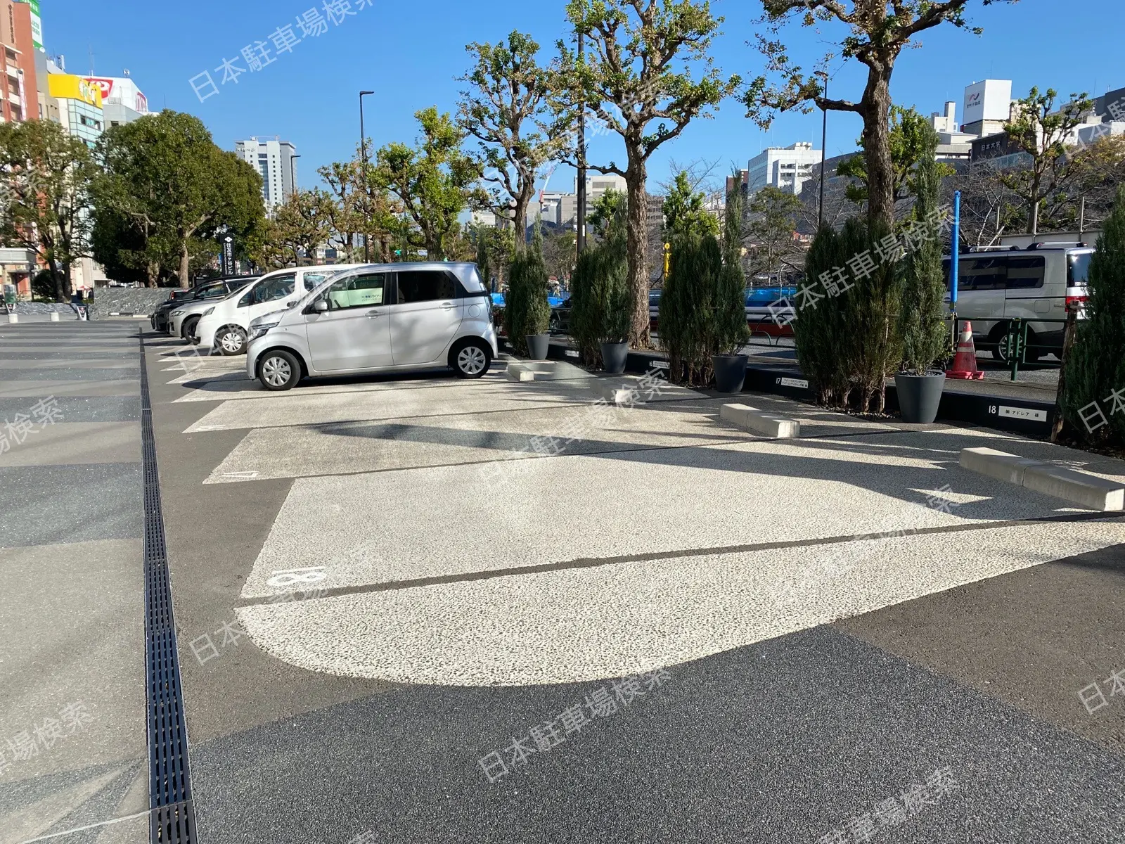 新宿区市谷本村町　月極駐車場