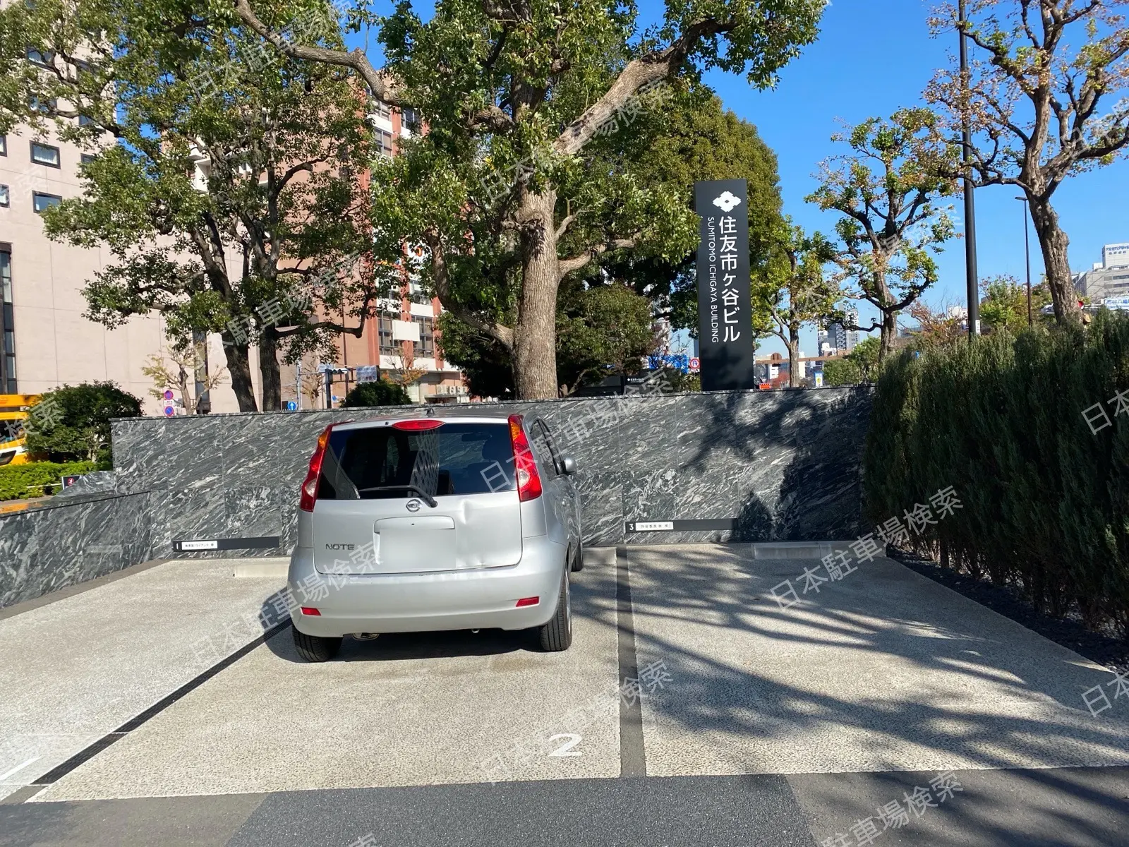 新宿区市谷本村町　月極駐車場