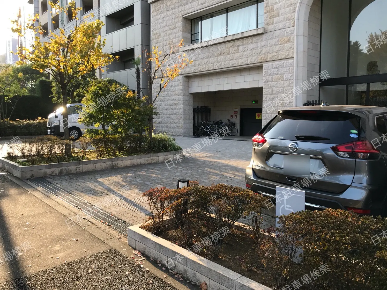 新宿区市谷本村町　月極駐車場