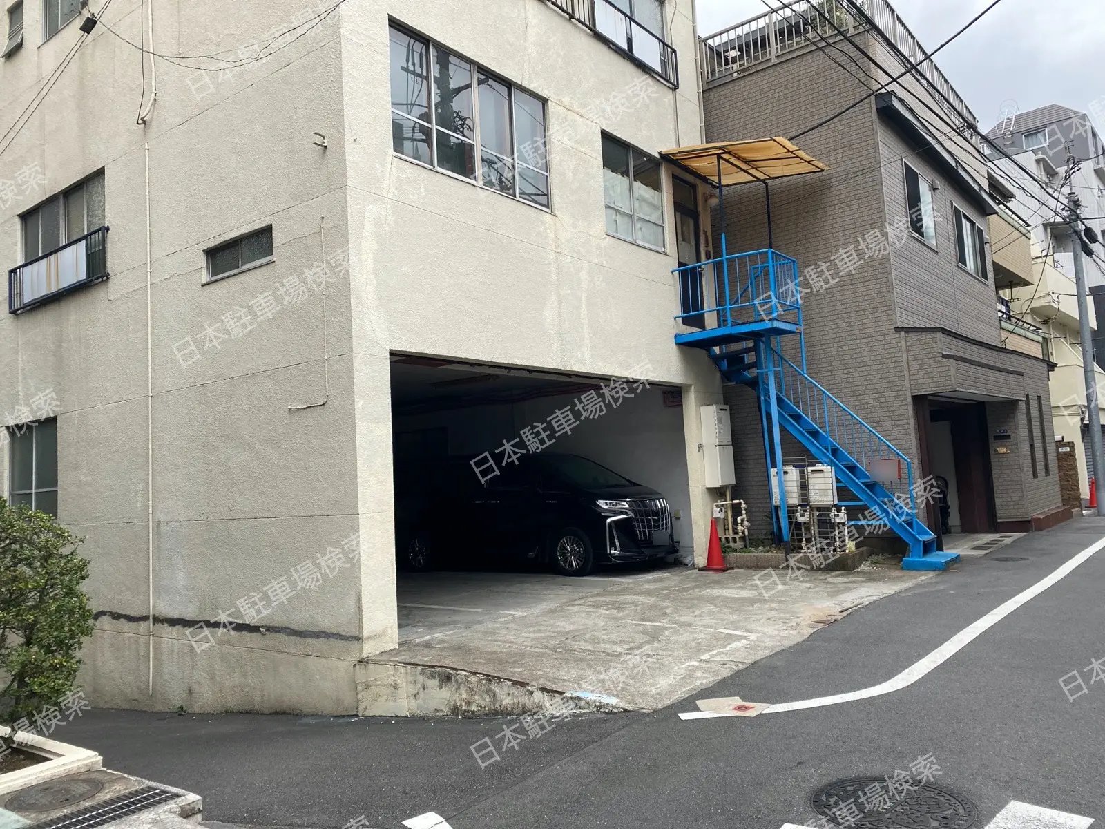 新宿区西早稲田３丁目　月極駐車場