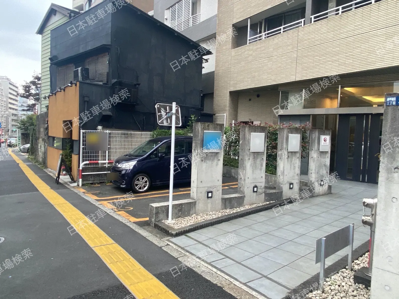 新宿区西早稲田３丁目　月極駐車場