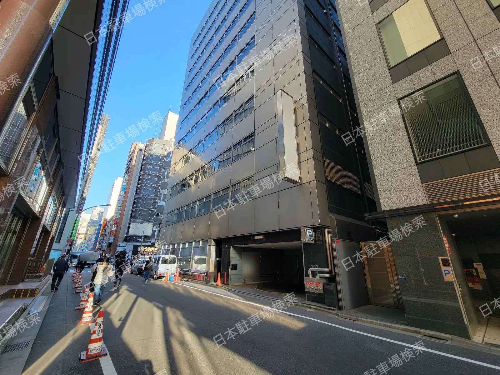 新宿区西新宿1丁目　月極駐車場