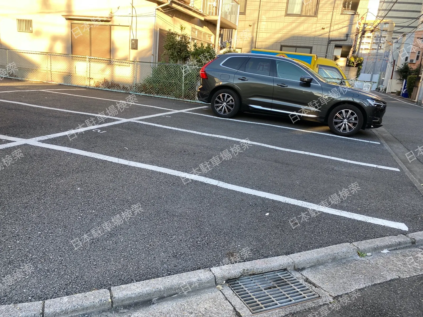 新宿区西新宿５丁目　月極駐車場