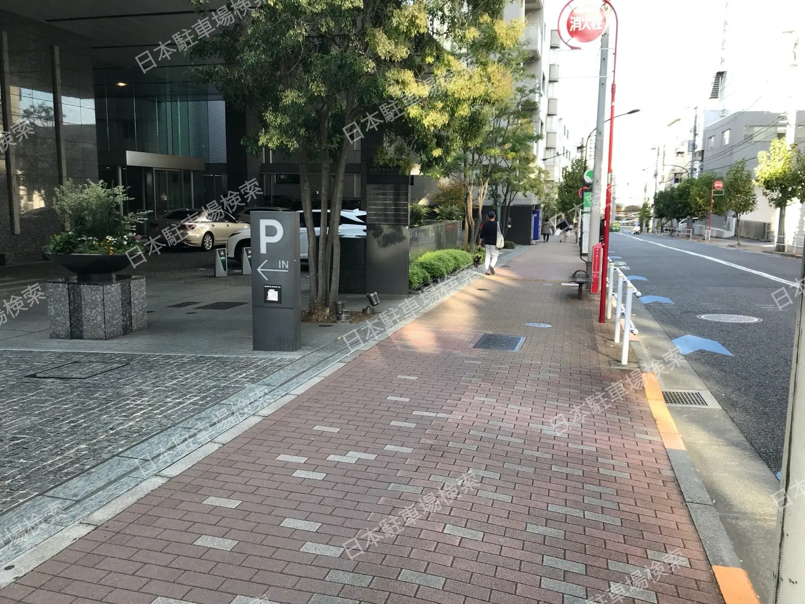 新宿区荒木町　月極駐車場