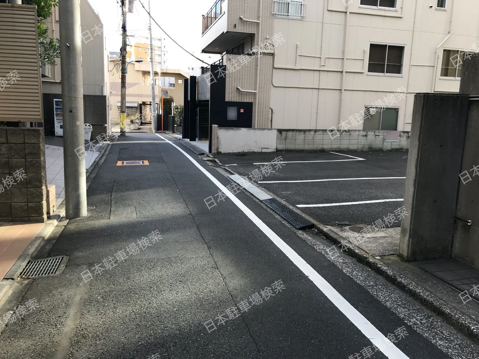 新宿区荒木町　月極駐車場