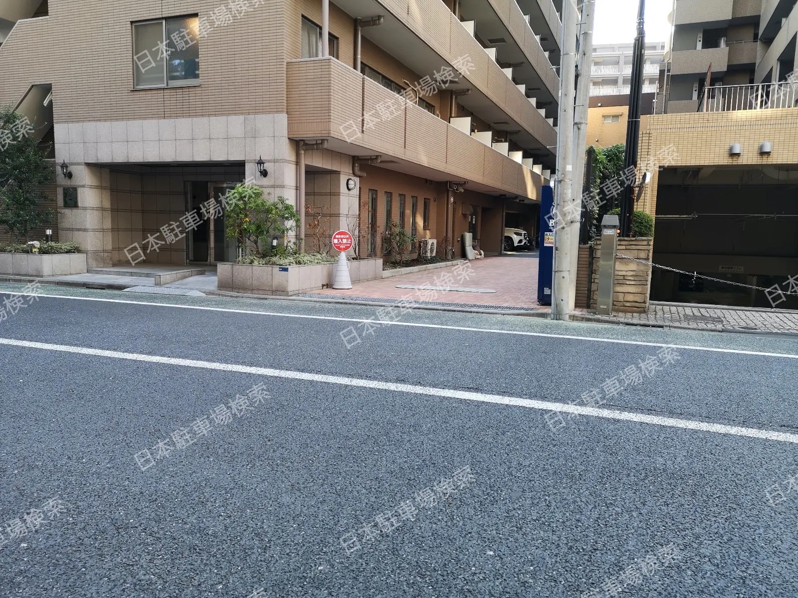 新宿区東五軒町　月極駐車場