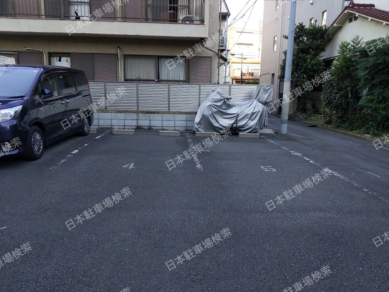 新宿区余丁町　月極駐車場