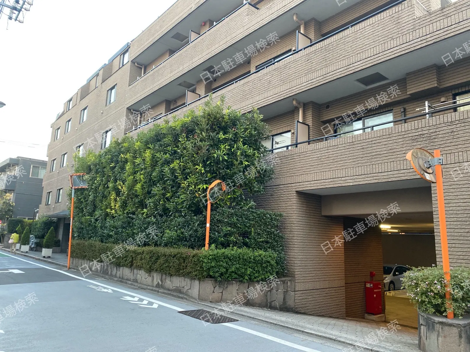 新宿区南町　月極駐車場