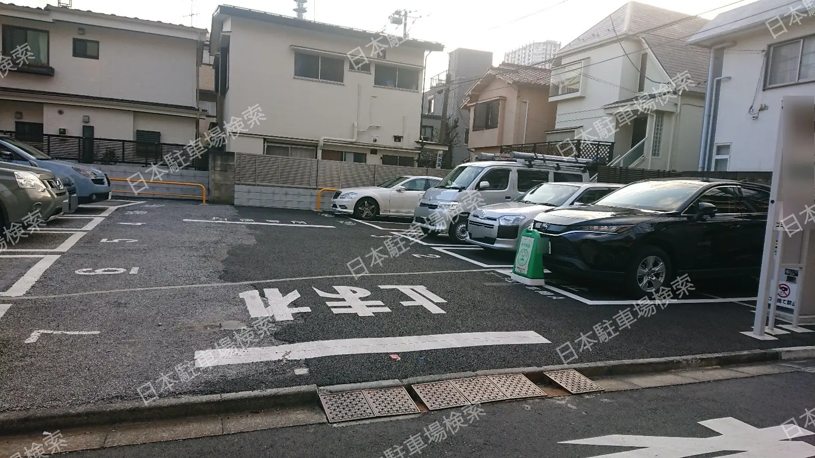 新宿区二十騎町　月極駐車場