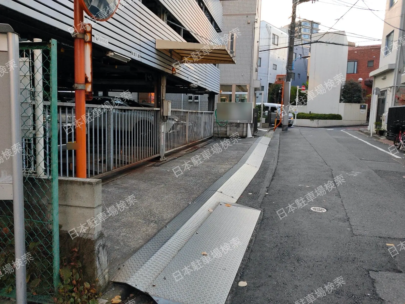 新宿区白銀町　月極駐車場