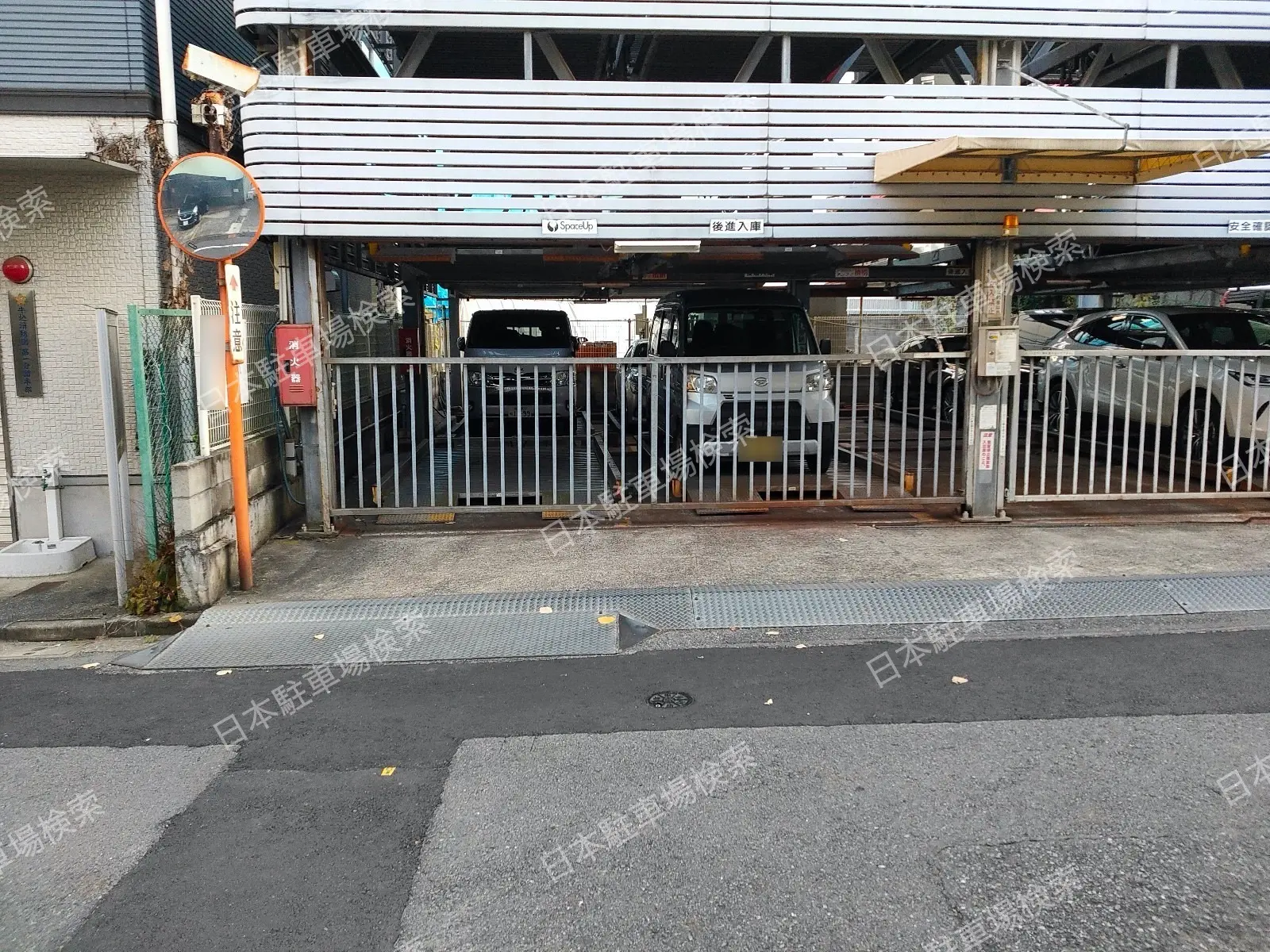 新宿区白銀町　月極駐車場