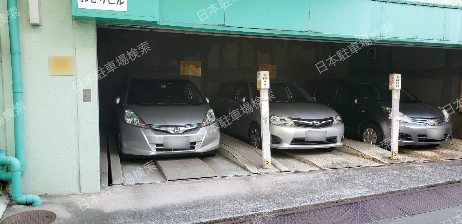 新宿区山吹町　月極駐車場