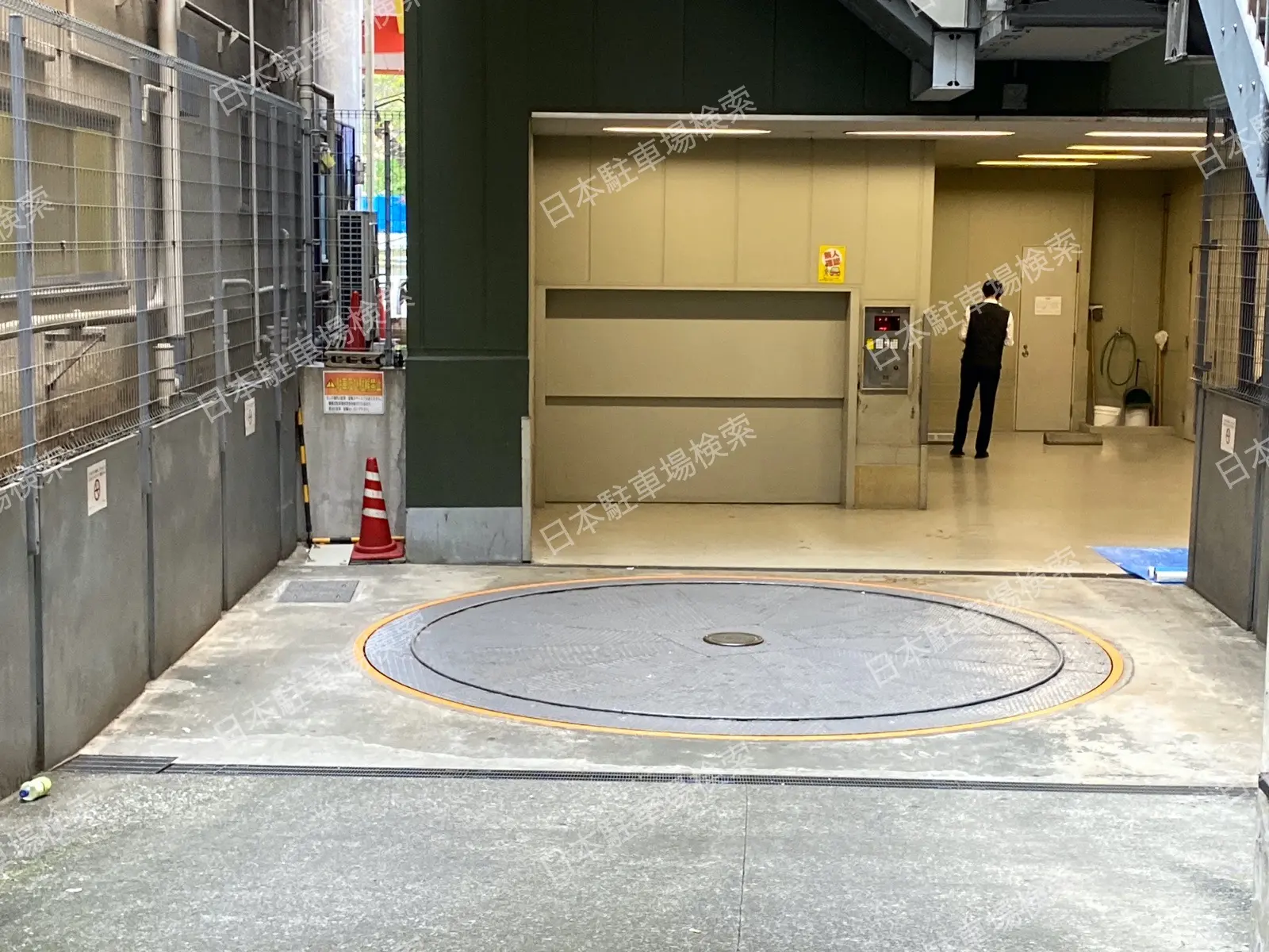 新宿区新宿5丁目　月極駐車場