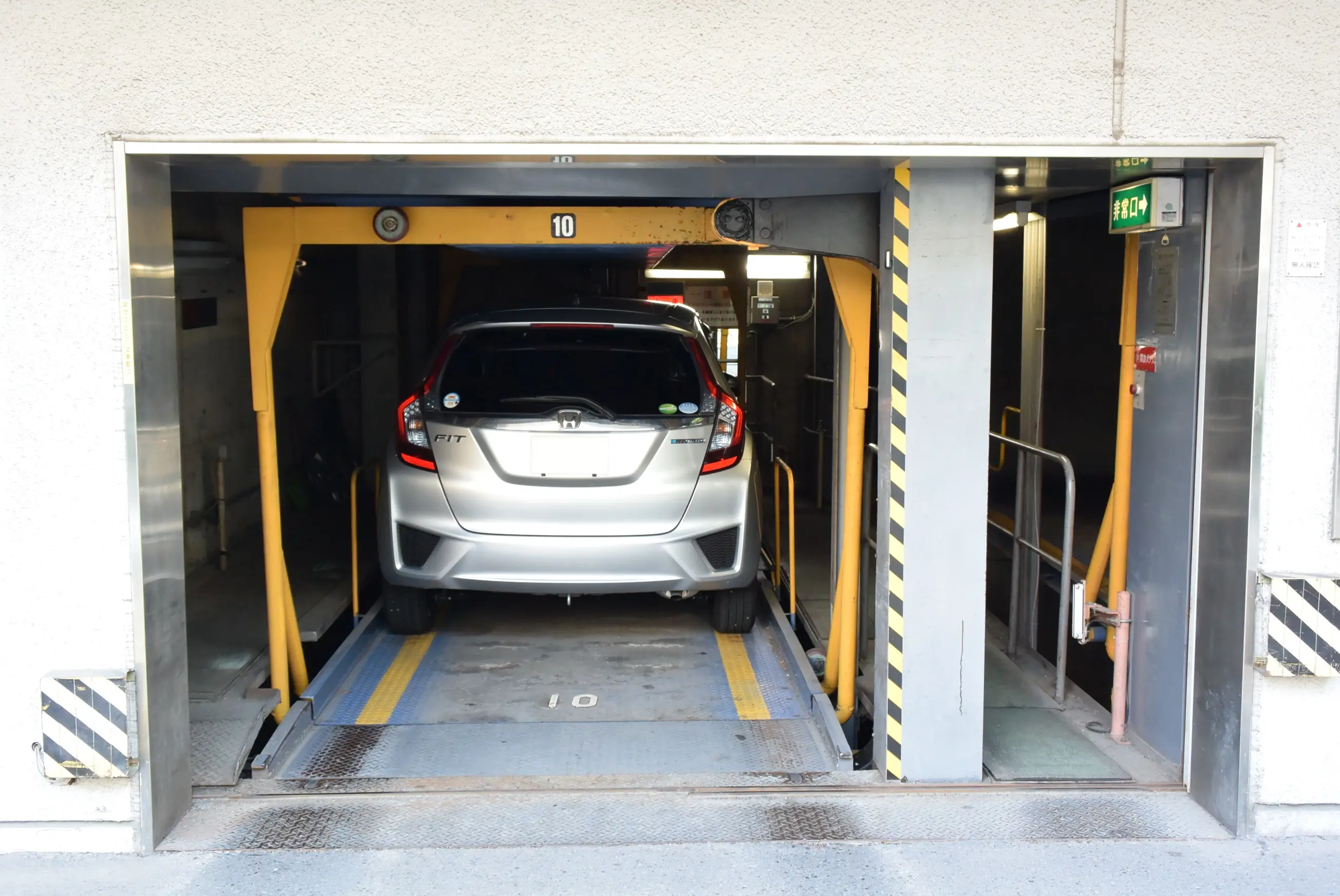 日本生命横浜尾上町ビル月極駐車場