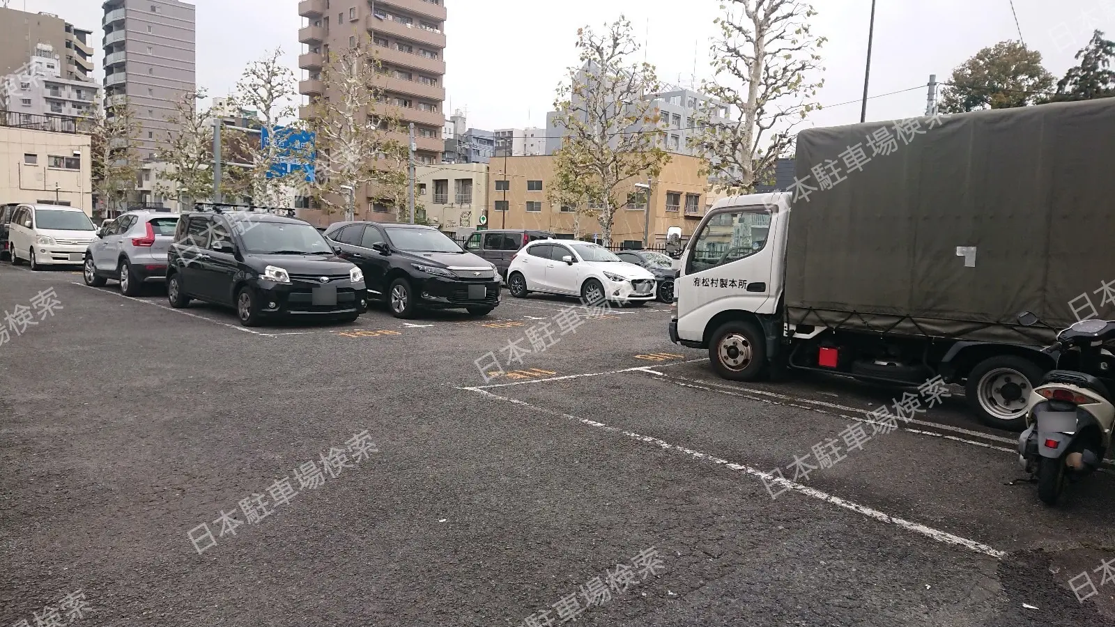 新宿区早稲田町月極駐車場