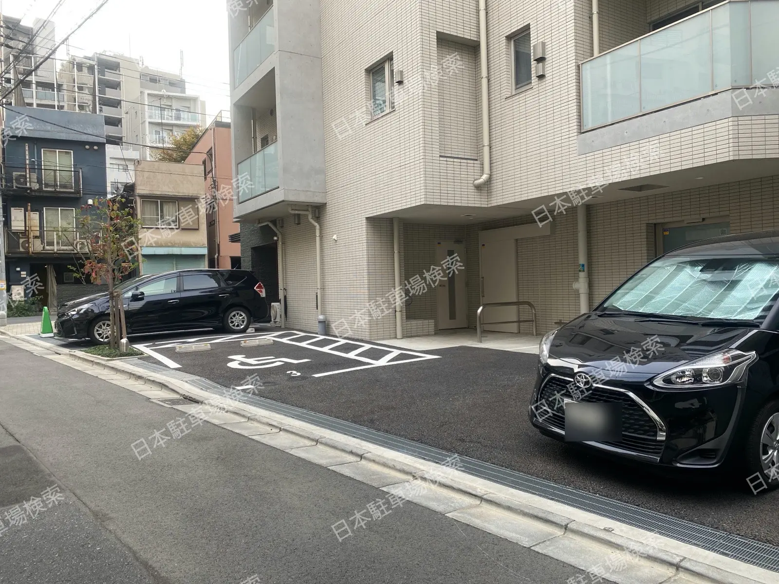 新宿区早稲田町 月極駐車場