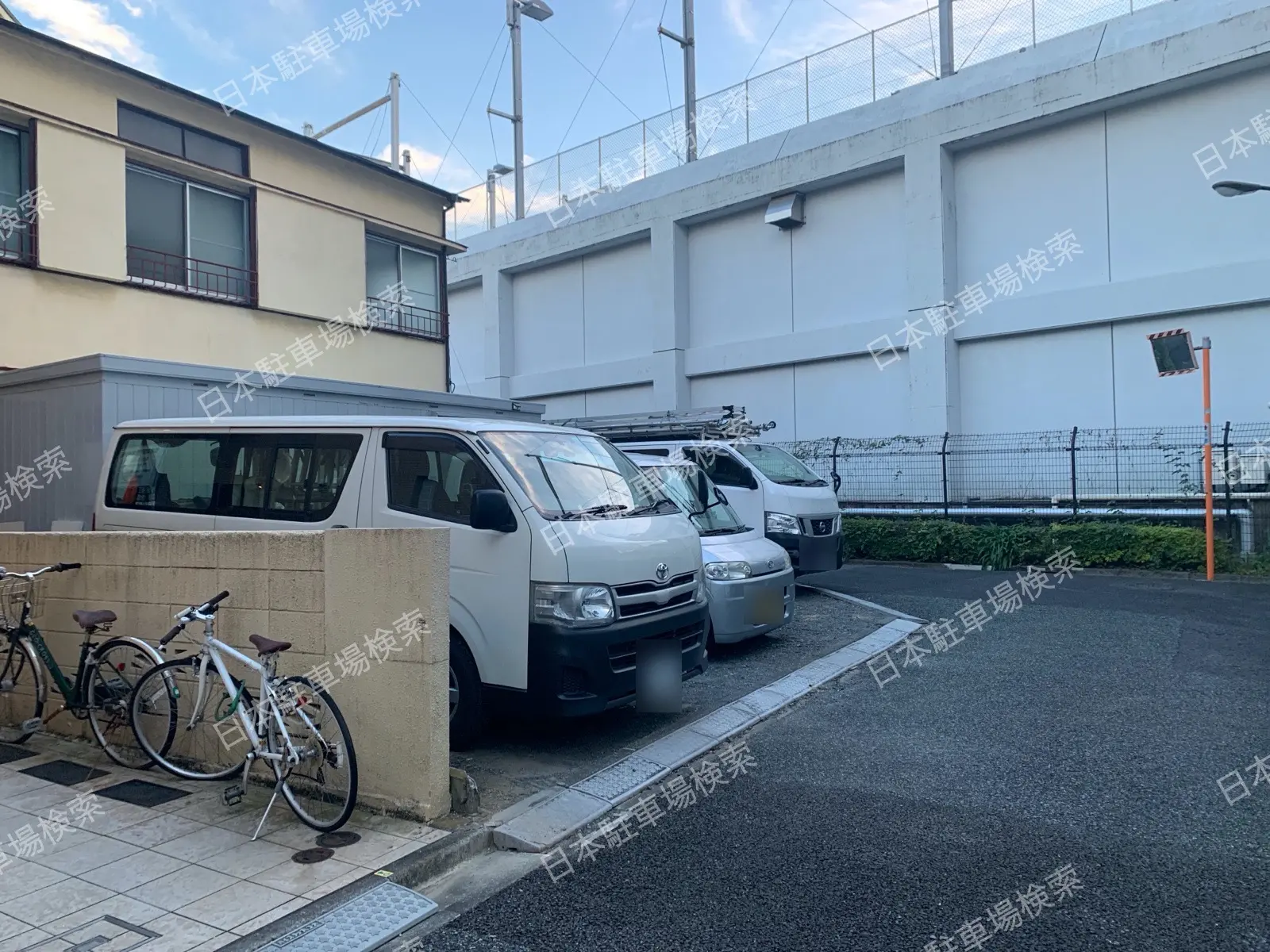 新宿区早稲田鶴巻町　月極駐車場