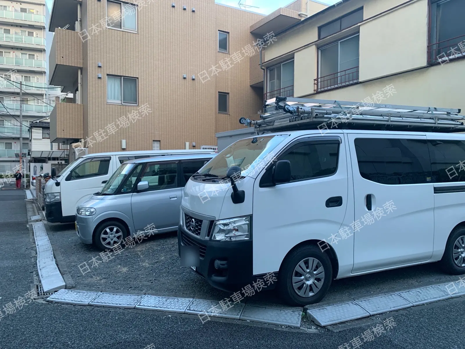 新宿区早稲田鶴巻町　月極駐車場