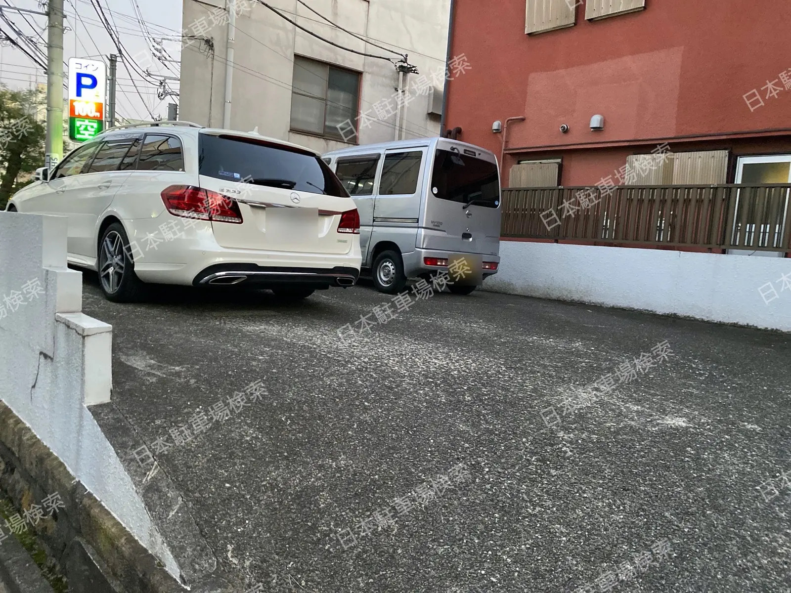 新宿区筑土八幡町　月極駐車場