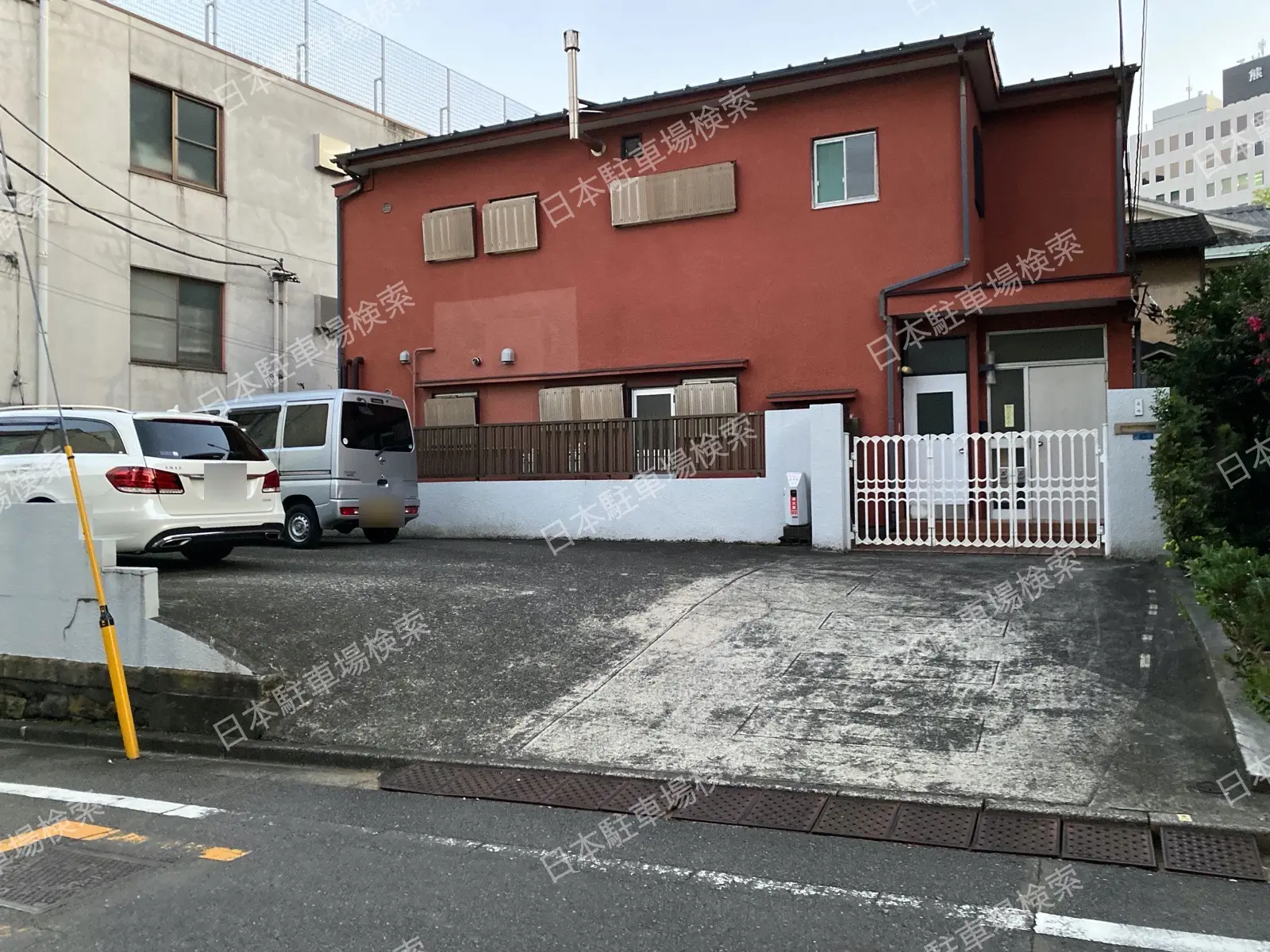 新宿区筑土八幡町　月極駐車場