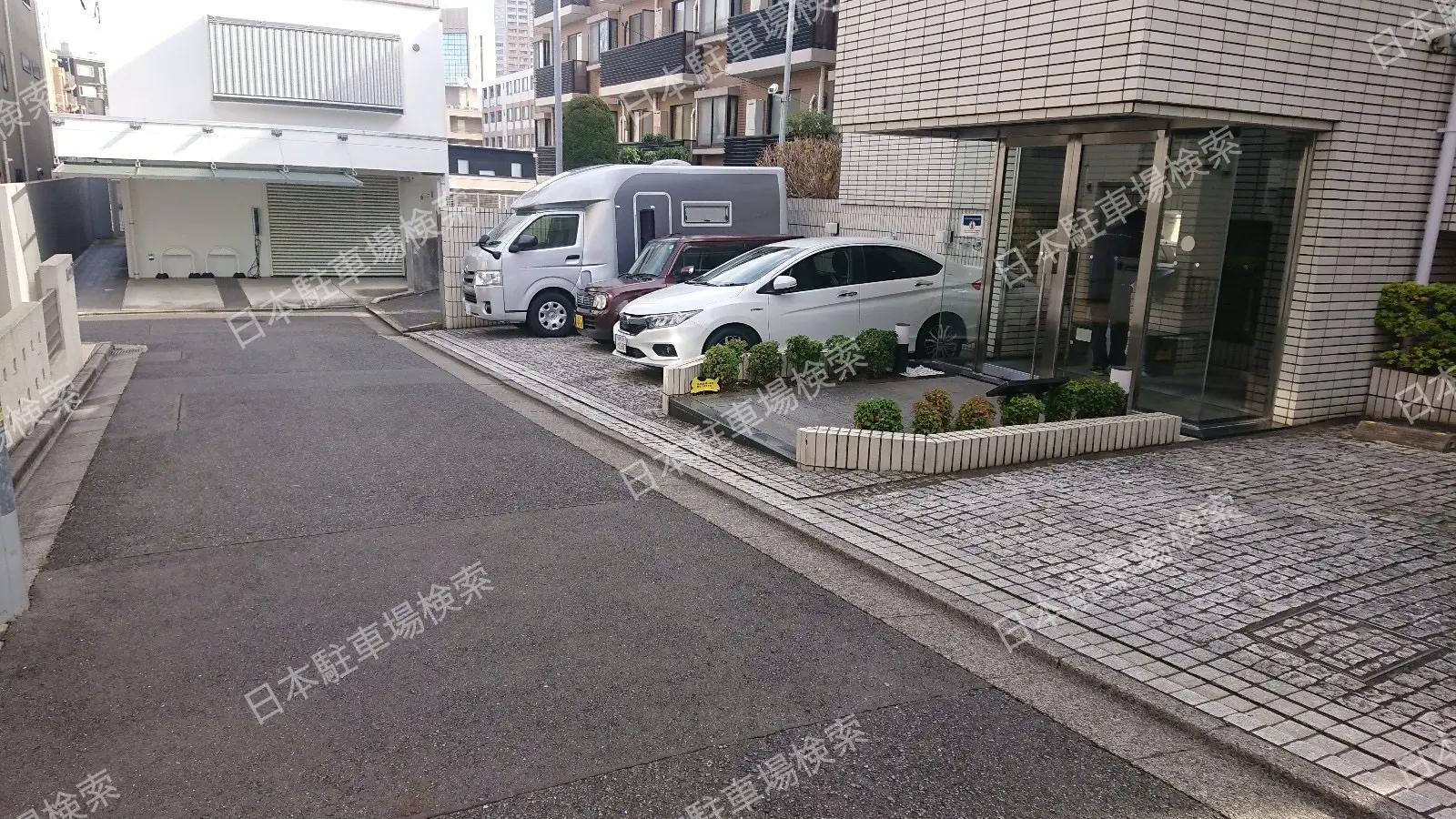 新宿区袋町　月極駐車場