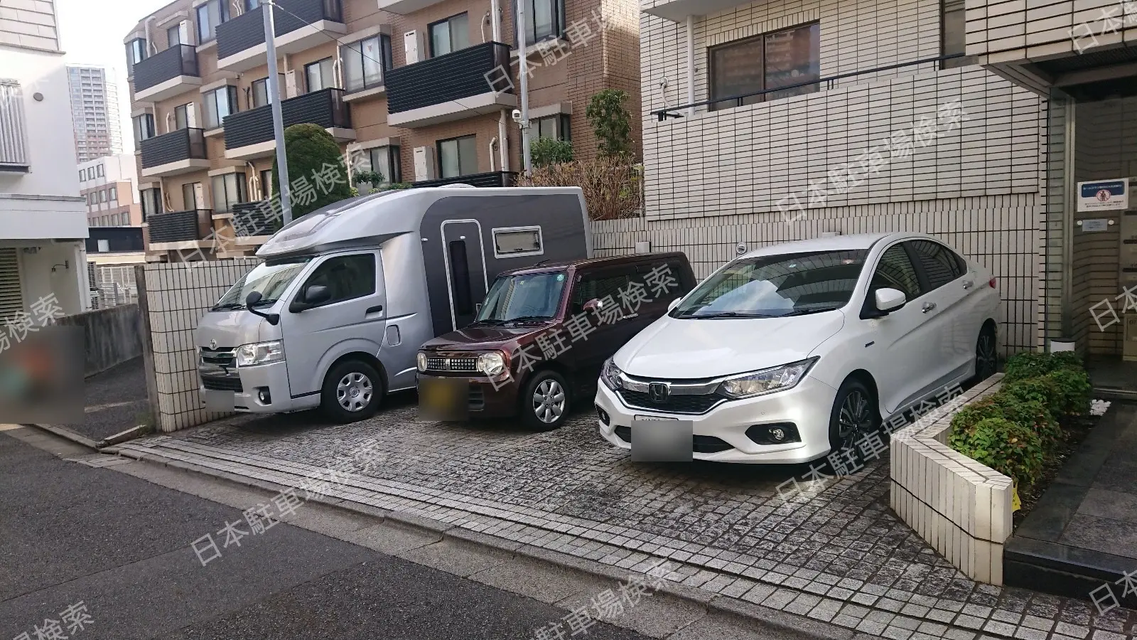 新宿区袋町　月極駐車場