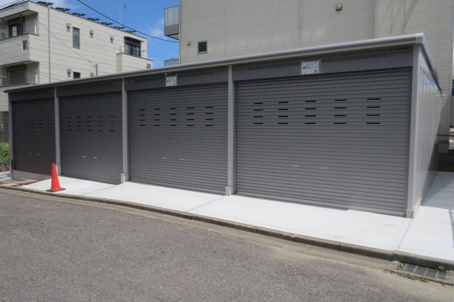 船橋市前原西２丁目　シャッター付きガレージ